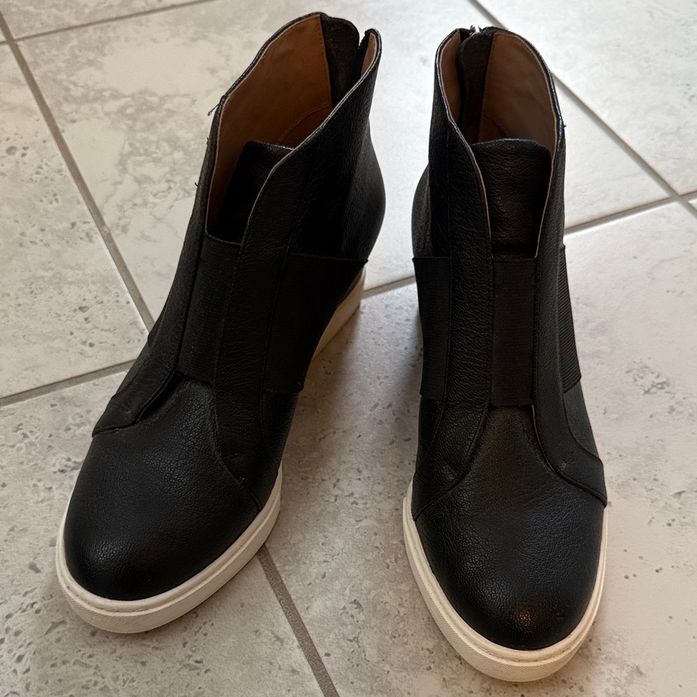 L. Paolo Black Leather Wedge